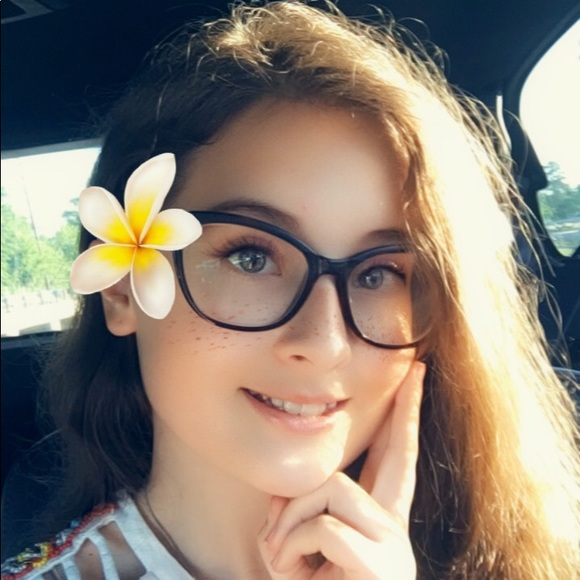 Meet your Posher, Bree - Picture 1 of 1